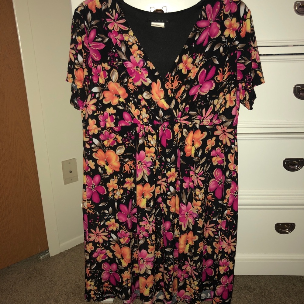 Floral print v neck dress size 18/20